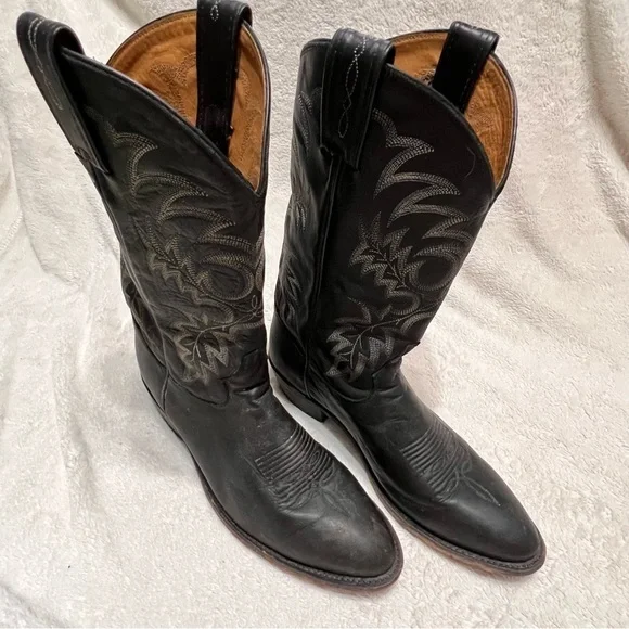Tony Lama | Shoes | Tony Lama Black Embroidered Cow Boy  display picture 1